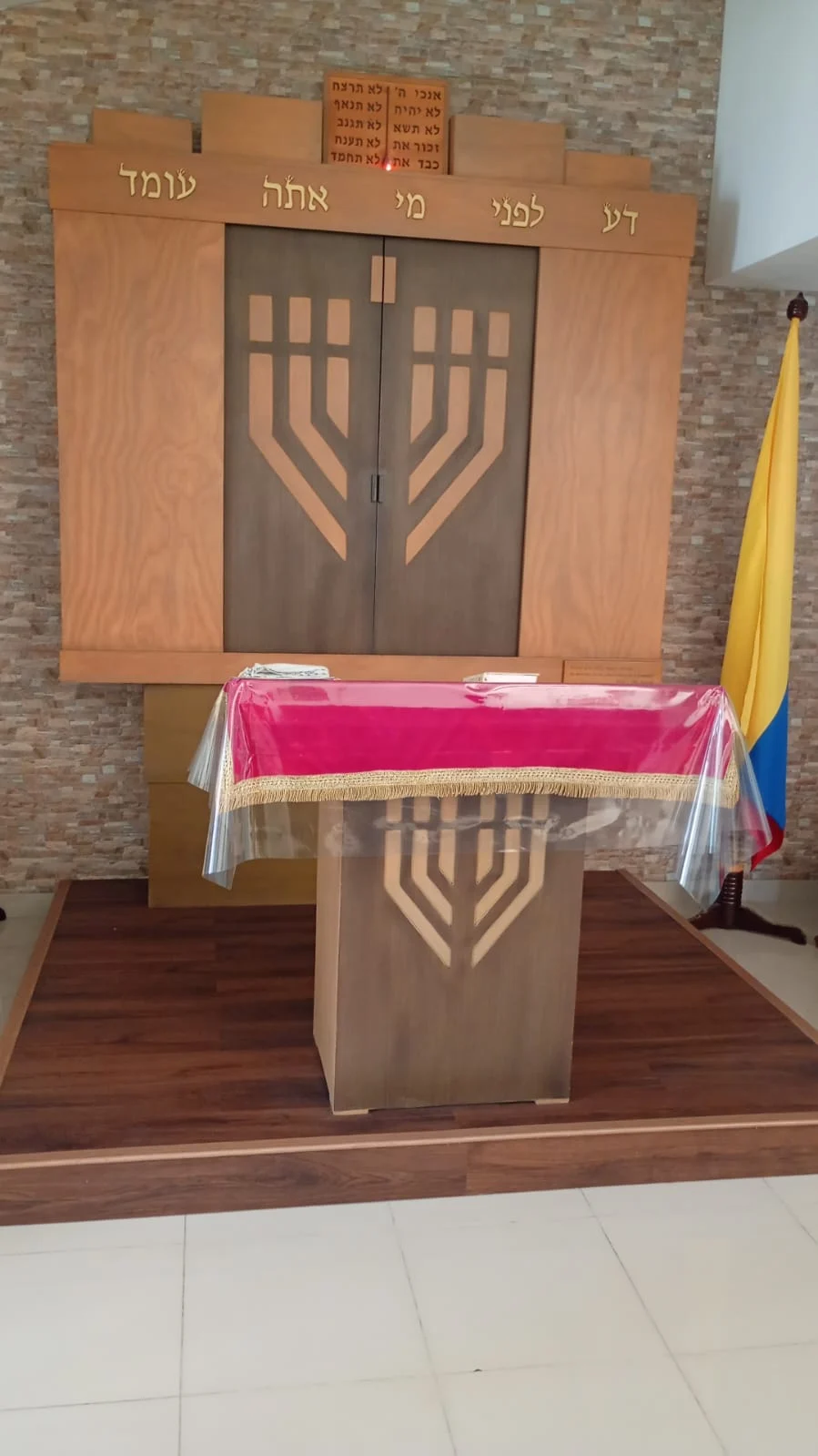 Aron Hakodesh y bimá de la Unión Cultural Israelita de Cali